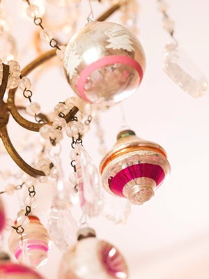pink+christmas+pink+chandelier+bhg.JPG