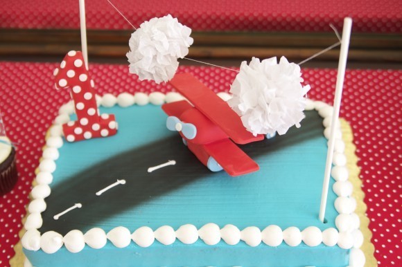 580x386xbiplane-birthday-cake-with-cloud